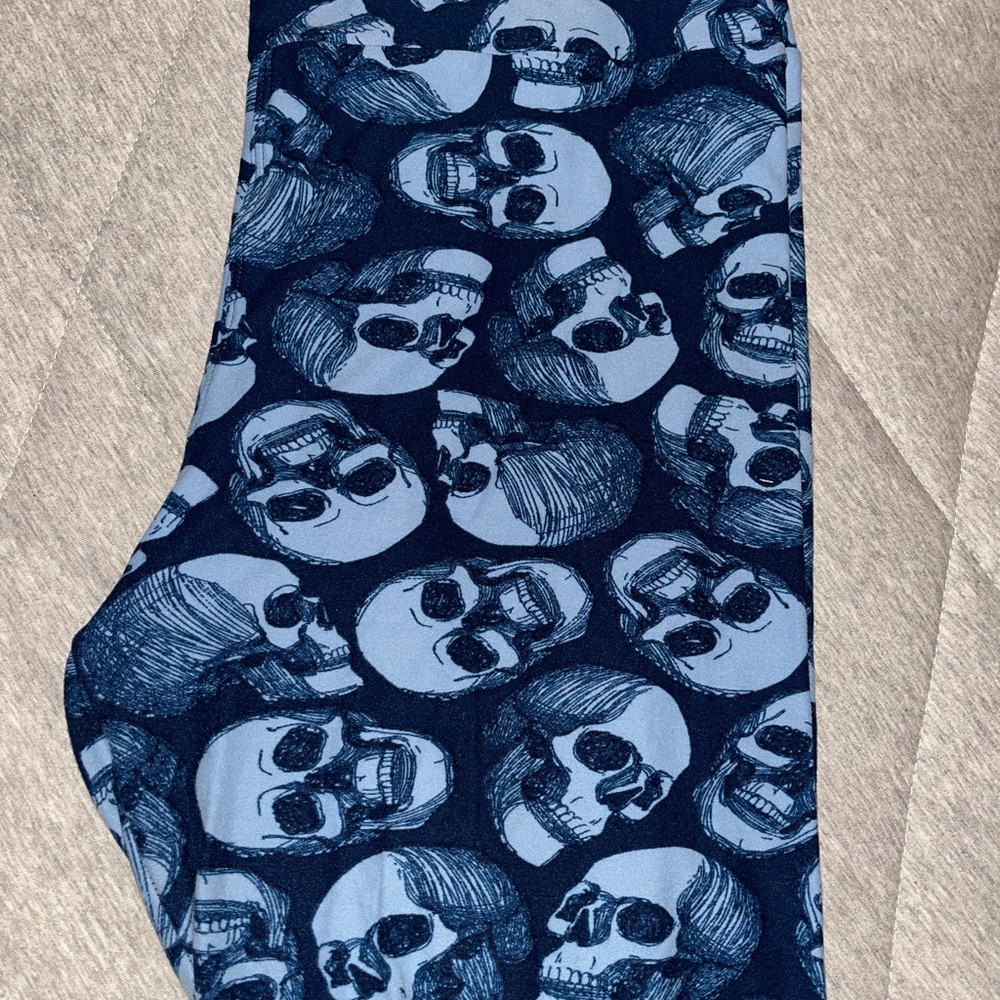 LuLaRoe skeleton print tall/curvy leggings